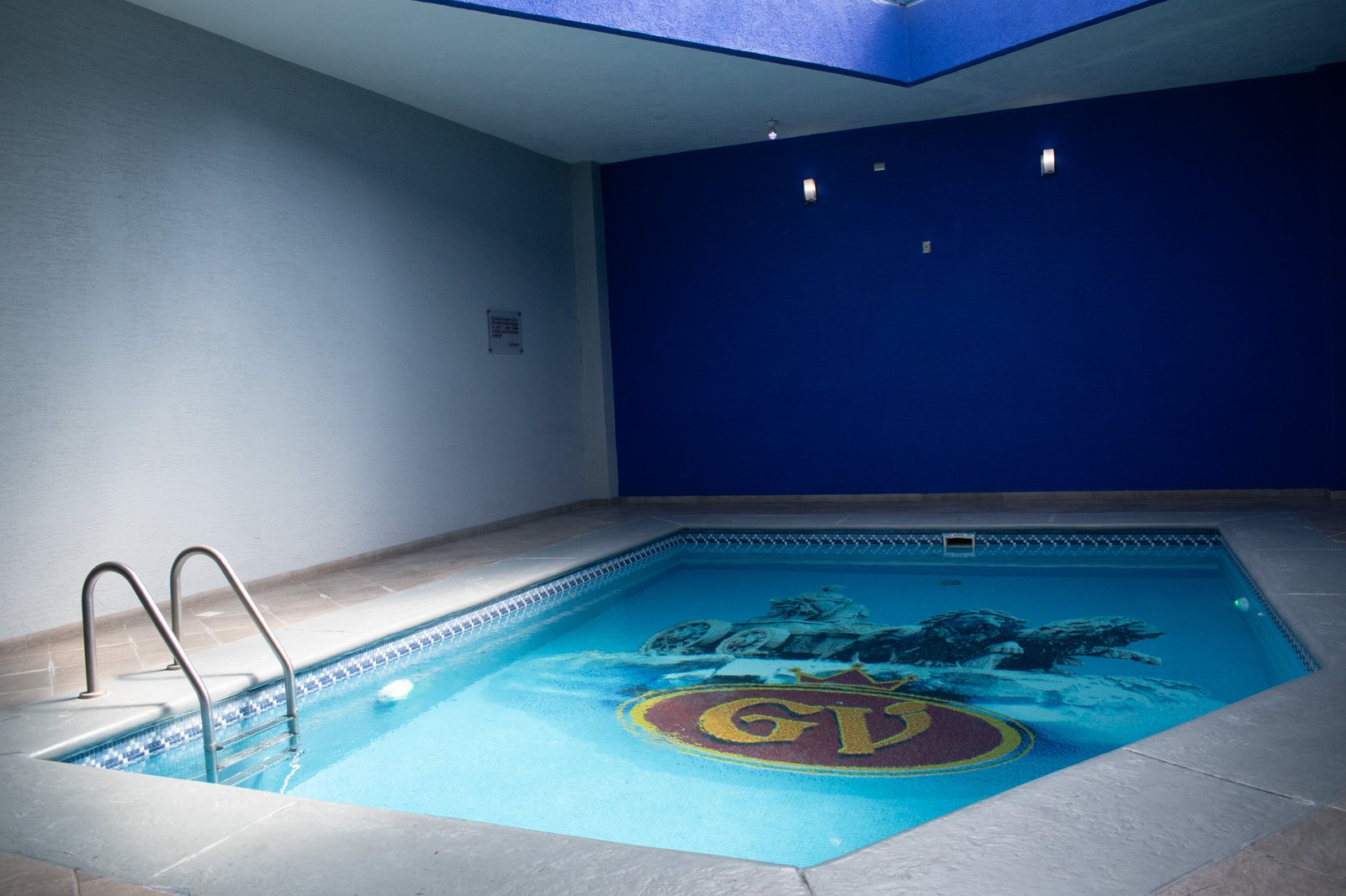 Suite con Alberca — estancia larga